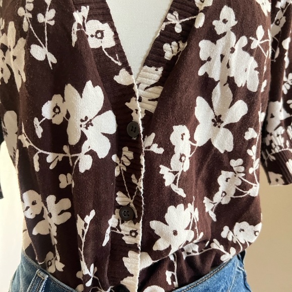 D&Co 100% Cotton Floral Button Front Short Sleeve Cardigan - Picture 6 of 7